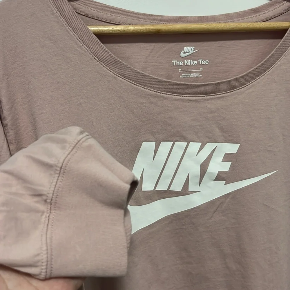 NIKE Sportswear Essential Women's Long Sleeve T-shirt In Rose Whisper size 3X - Picture 4 of 6